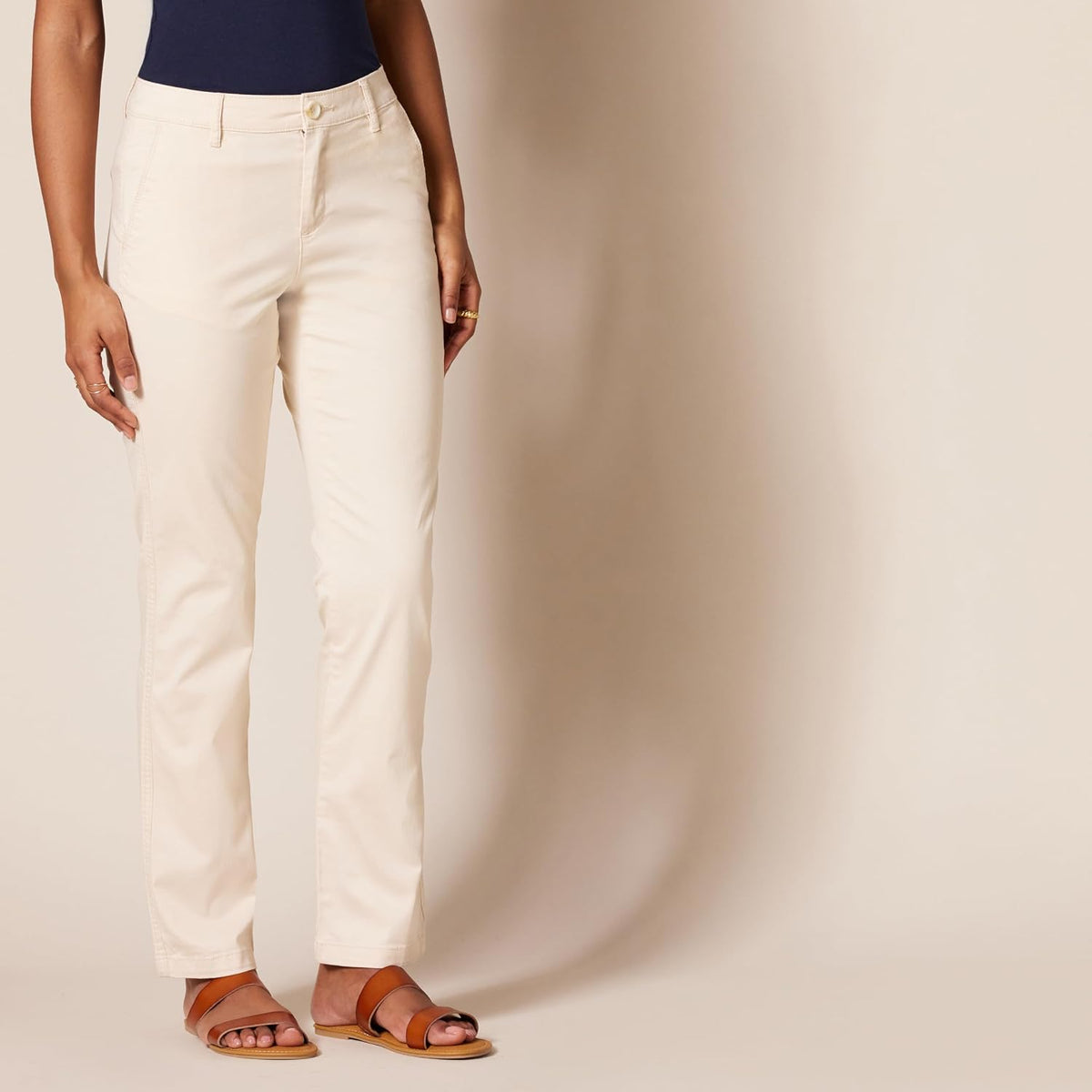 Amazon Essentials Women's Slim Fit Straight Leg Stretch Twill Chino Pant